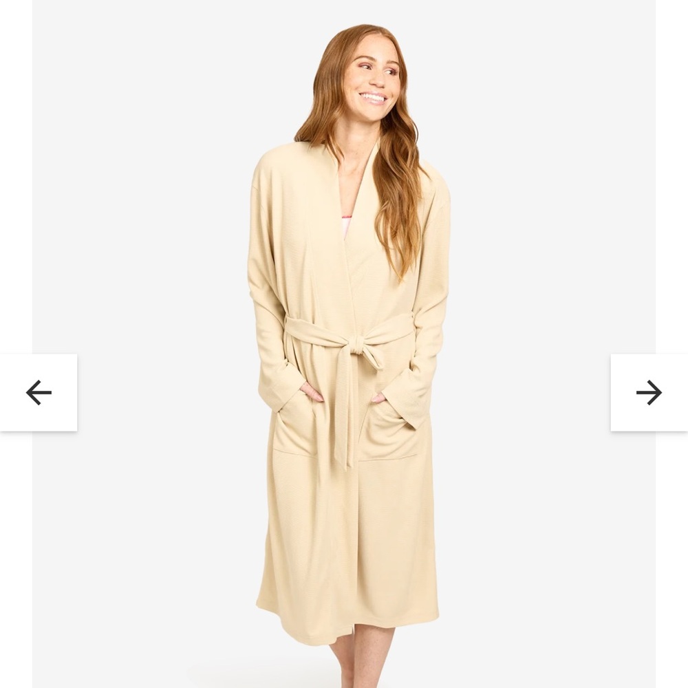 Line and Dot brand Waffle Knit Robe size SM/MD